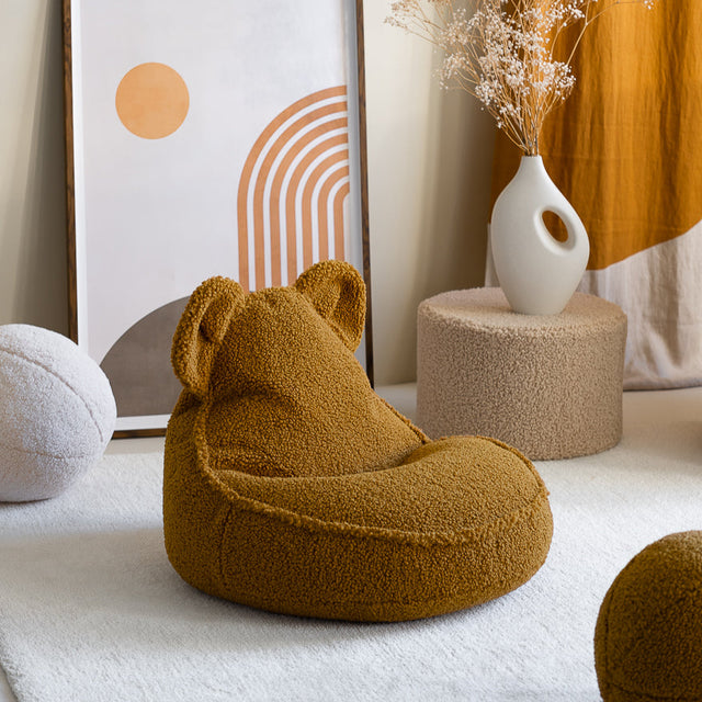 Vista lateral Puf infantil de borreguillo Osito Marron cuarto infantil Wigiwama Slowdeco