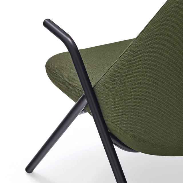 Vista lateral detalle butaca Dins Alta Tapizado Verde Oscuro Estructura metálica negra Teulat Slowdeco