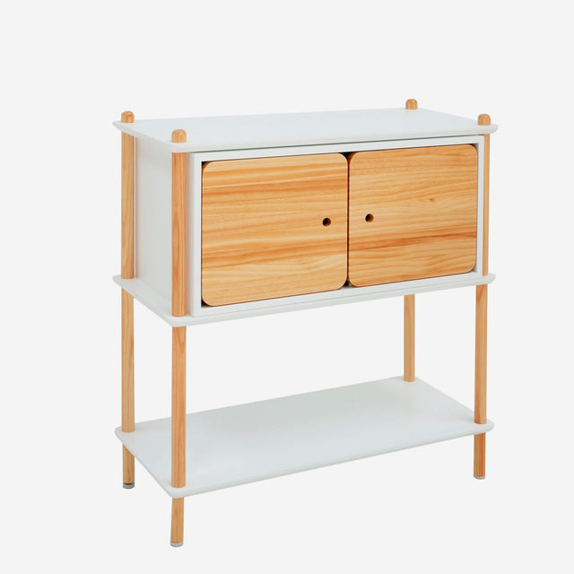 Vista lateral Estantería Liure 80 + Módulo de Almacenaje 3 baldas lacadas blanco 8 barras montantes madera pino natural mas modulo de almacenaje sistema Liure blanco y puertas de madera natural pino Slowdeco 