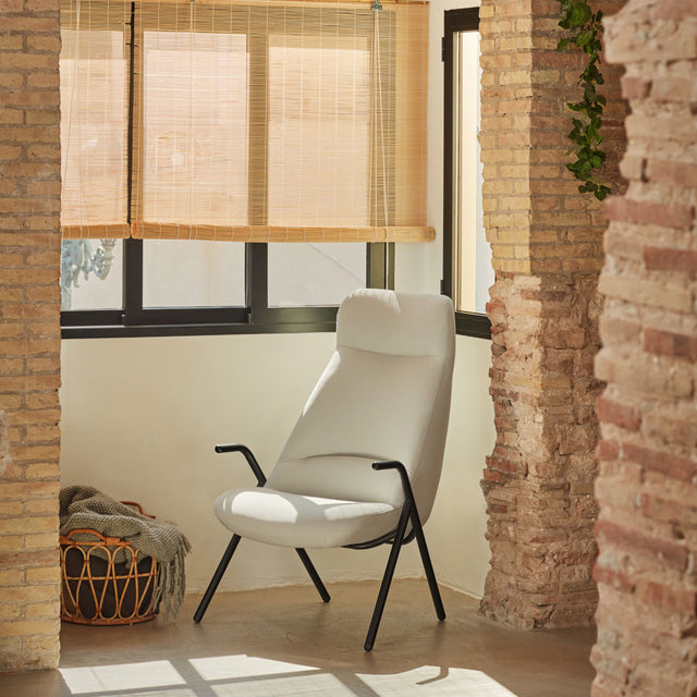 Vista lateral butaca Dins Alta Tapizado Crema Estructura  Metálica pasillo Teulat Slowdeco